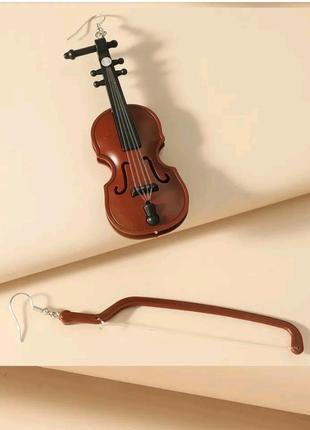Оригінальні сережки-підвіски зі скрипкою
