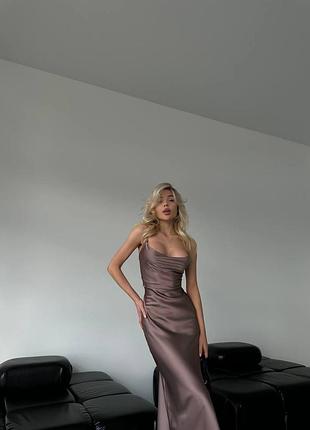 Шелковое платье силуэтного кроя шелк армани на бретелях с открытой спиной и короткими рука...