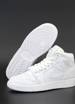 Жіночі кросівки jordan 1 retro