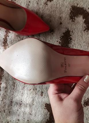 Червоні туфлі