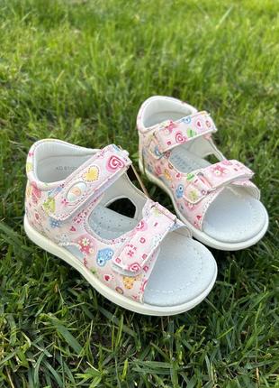 Ніжні босоніжки, рожевого кольору, р. 24,25, польща