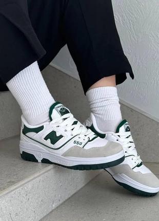 Женские белые кроссовки nb 550 со вставками зеленого цвета 40 р