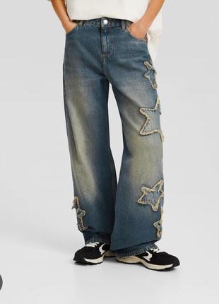 Baggy jeans with patches and star details джинси bershka брудні y2k1 фото