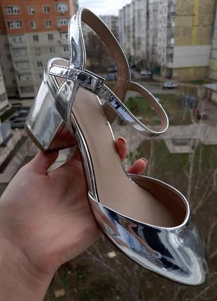 Asos silver дзеркальні туфлі мюли босоніжки