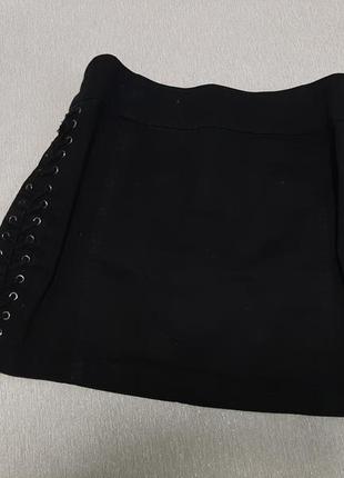 Чорна джинсова спідниця зі шнурівкою2 фото