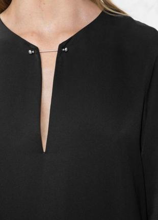 Чорне пряме плаття з вирізом від &other stories3 фото