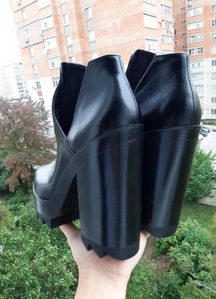 Zara нові стильні ботильйони на платформі3 фото