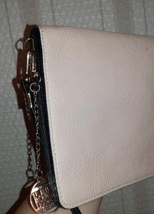 Lipsy стильна пудрова сумочка кросбоди на довгій ручці2 фото