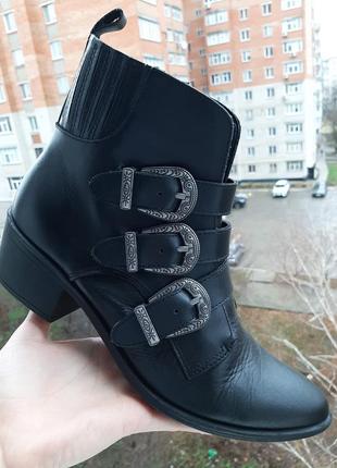 Шкіряні черевики в пряжки від steve madden