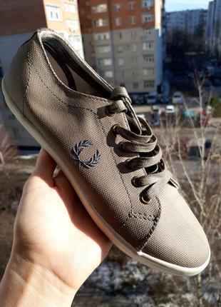 Fred perry спортивні кеди кольору хакі1 фото