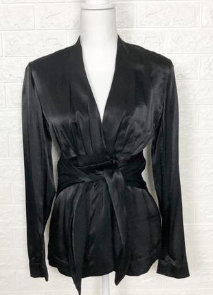Чорна атласна блуза з запахом і поясом & other stories1 фото