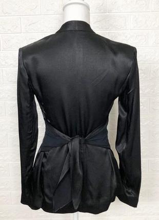 Чорна атласна блуза з запахом і поясом & other stories2 фото