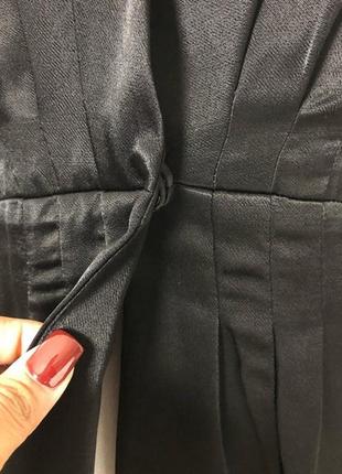 Чорна атласна блуза з запахом і поясом & other stories3 фото