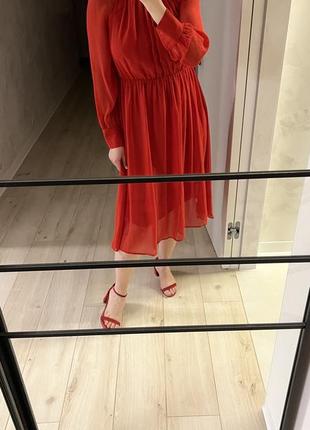Ошатне червоне плаття