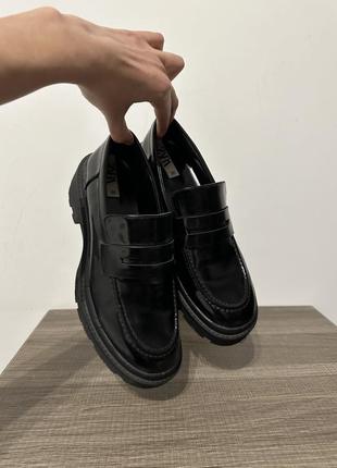 Лоферы лаковые zara 38 р.