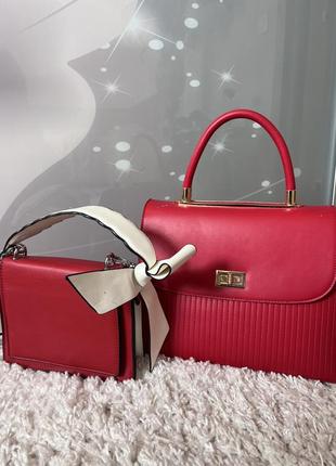 Червона жіноча сумка міні/ середнього розміру