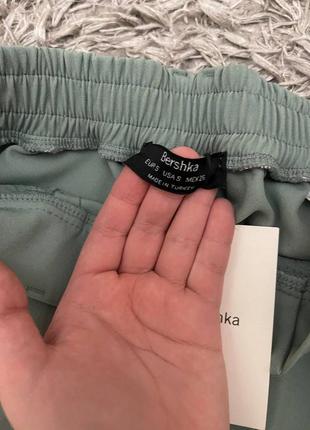 Продам новые брюки bershka.2 фото