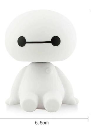 Игрушка в машину робот baymax, с кивающей головой білий 6.5х8.5 см