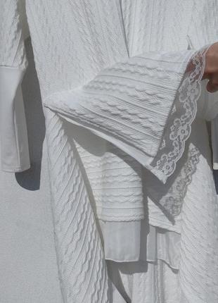 Стильное необычное белое ассиметричное тёплое платье6 фото