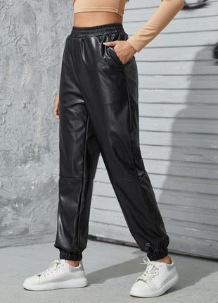 Необычно красивые брендовые трендовые стильные брюки из эко кожи1 фото