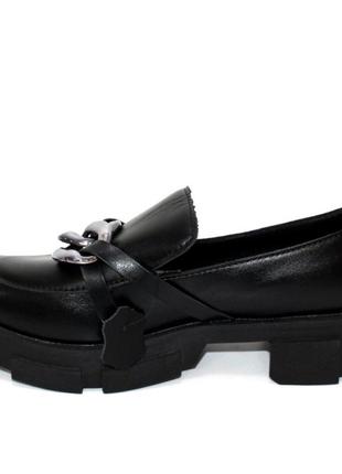 Жіночі туфлі шкіряні лофери на тракторній підошві чорний7 фото