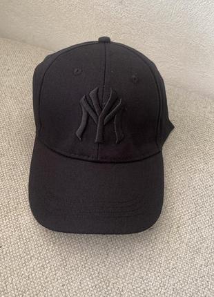Кепка чорна бейсболка трендова в стилі new york yankees нова якісна6 фото
