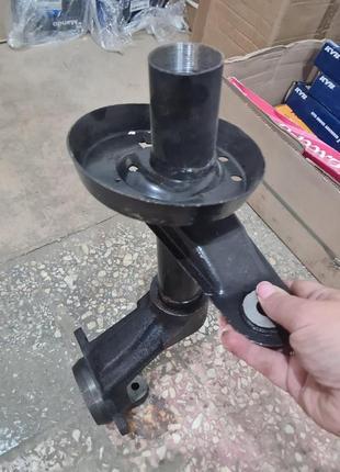 Кулак поворотний лівий ланос 1,6 нексія 96185191