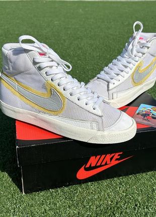 Жіночі кросівки nike blazer mid vntg 77 white/mettalic