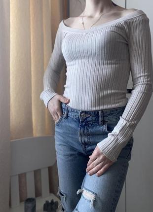 Кофта свитер с открытыми плечами