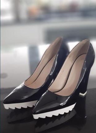 Туфли жіночі