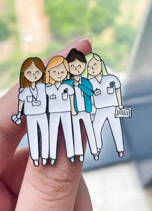 Брошь брошка значок пин металл эмаль медики студенты врачи интерны