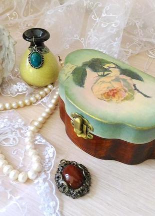 Дерев'яна скринька "ампір"