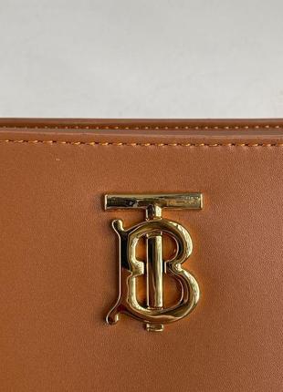 Красивая женская сумка на молнии бренда burberry коричневая небольшого размера классика10 фото