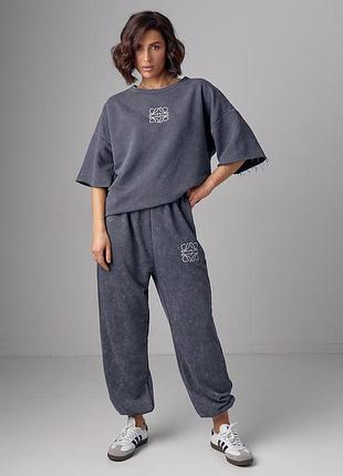 Серый костюм тай-дай с вышивкой