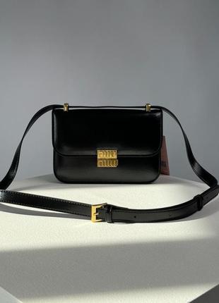 Мягкая сумка для девушек фирменная miu miu в черном цвете кожаная на плече, трендовая модель4 фото