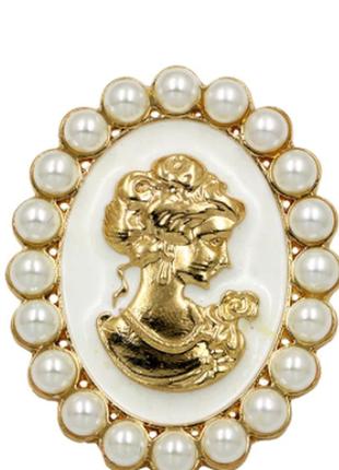 Брошка камелія дівчина перли