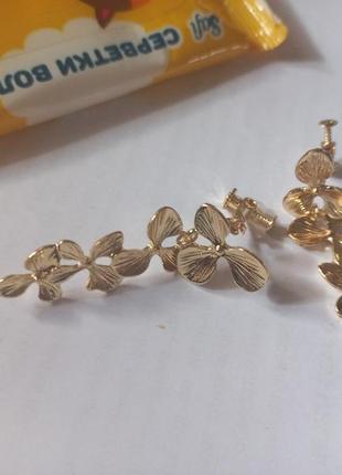 Длинные клипсы серьги сережки (без прокола) золотистый металл пр-во корея подвески цветы орхидеи6 фото
