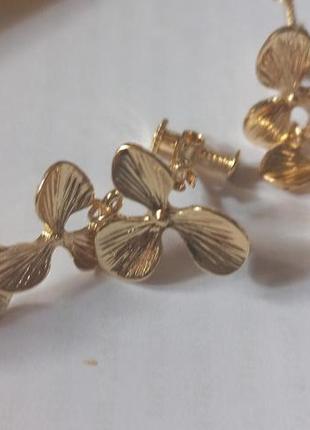 Длинные клипсы серьги сережки (без прокола) золотистый металл пр-во корея подвески цветы орхидеи2 фото