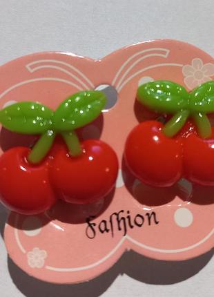 Детские клипсы серьги(без прокола) металл пластик пр-во корея ягоды вишня черешня красные