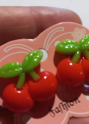 Детские клипсы серьги(без прокола) металл пластик пр-во корея ягоды вишня черешня красные