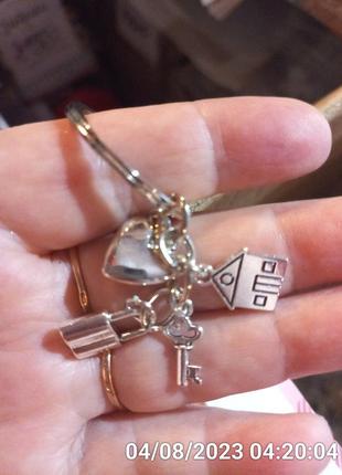 Брелок на ключи серебристый металл дом замок ключ к нему и сердце