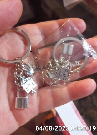Брелок на ключи серебристый металл дом замок ключ к нему и сердце