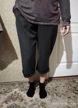 Продам демисезонные бриджи.