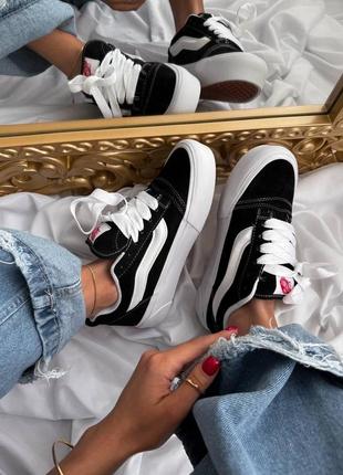 Жіночі кеди в стилі vans knu school black/white platform.