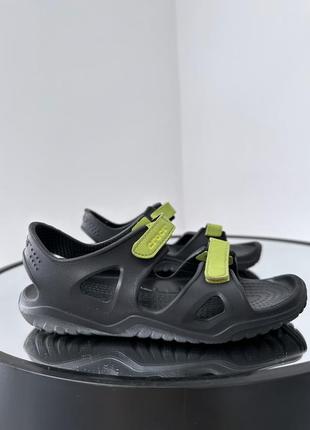 Крутые свежие босоножки  crocs