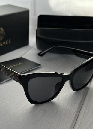 Сонцезахисні окуляри versace.