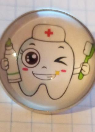 Медична кругла брошка-брашка значок зубці зубці дитячий стоматолог