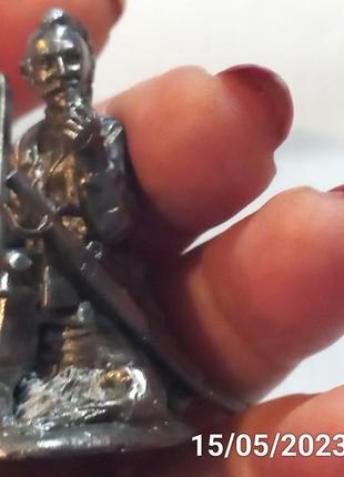 Сувенир фигурка статуэта металл олово сплав украинский козак казаки  пр-во украина курит трубку3 фото