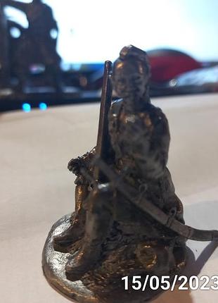 Сувенир фигурка статуэта металл олово сплав украинский козак казаки  пр-во украина курит трубку5 фото