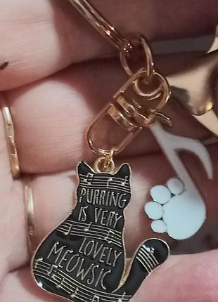 Брелок чорний кіт кішка музикант скрипковий ключ ноти метал емаль біла нота
